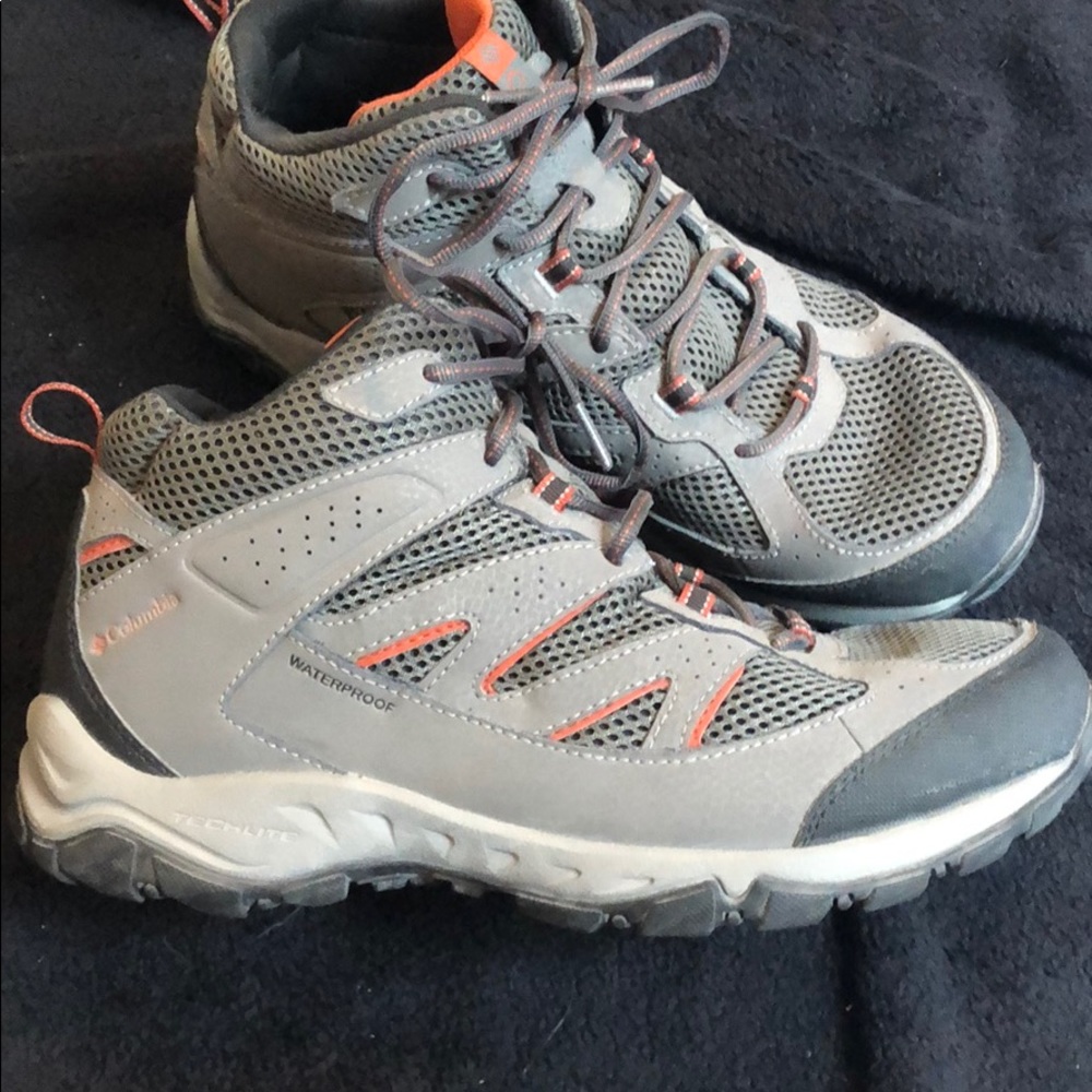 Men’s Columbia Hiking Boots 🥾 Waterproof! 💦